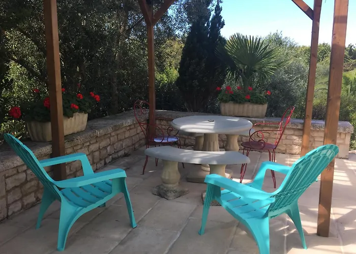 La Croix Fleurie Des Landes *